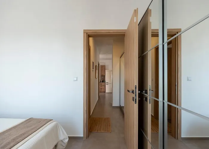 Pounta ,2br W Shared Pool,fiora I