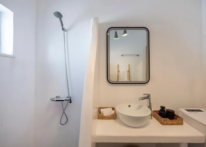 Pounta ,2br W Shared Pool,fiora I