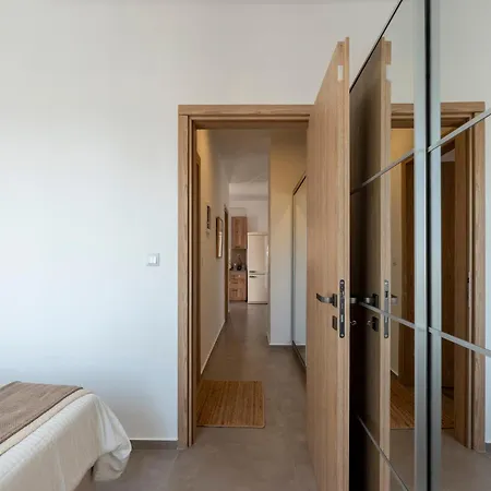 Pounta ,2br W Shared Pool,fiora I